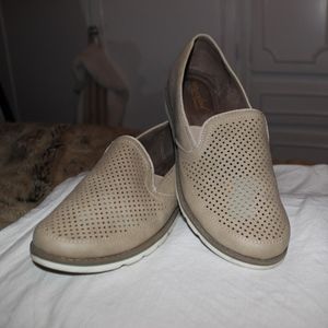 Beige Natural Soul all thru Comfort loafers